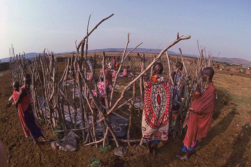 WT 1400 204-05 Kenya Masai Village.jpg